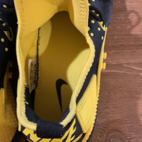 Nike - Picture 6 of 8